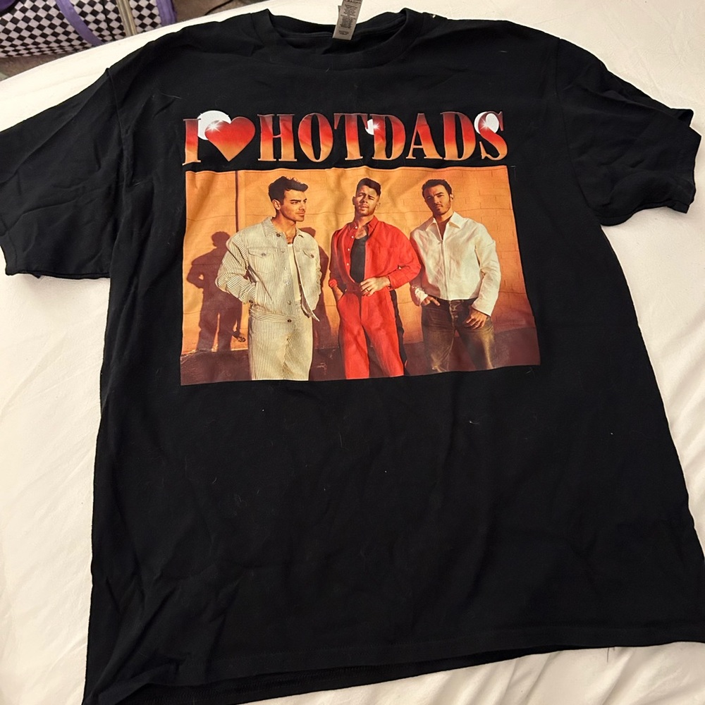 Jonas Brothers I love hot dads graphic tshirt